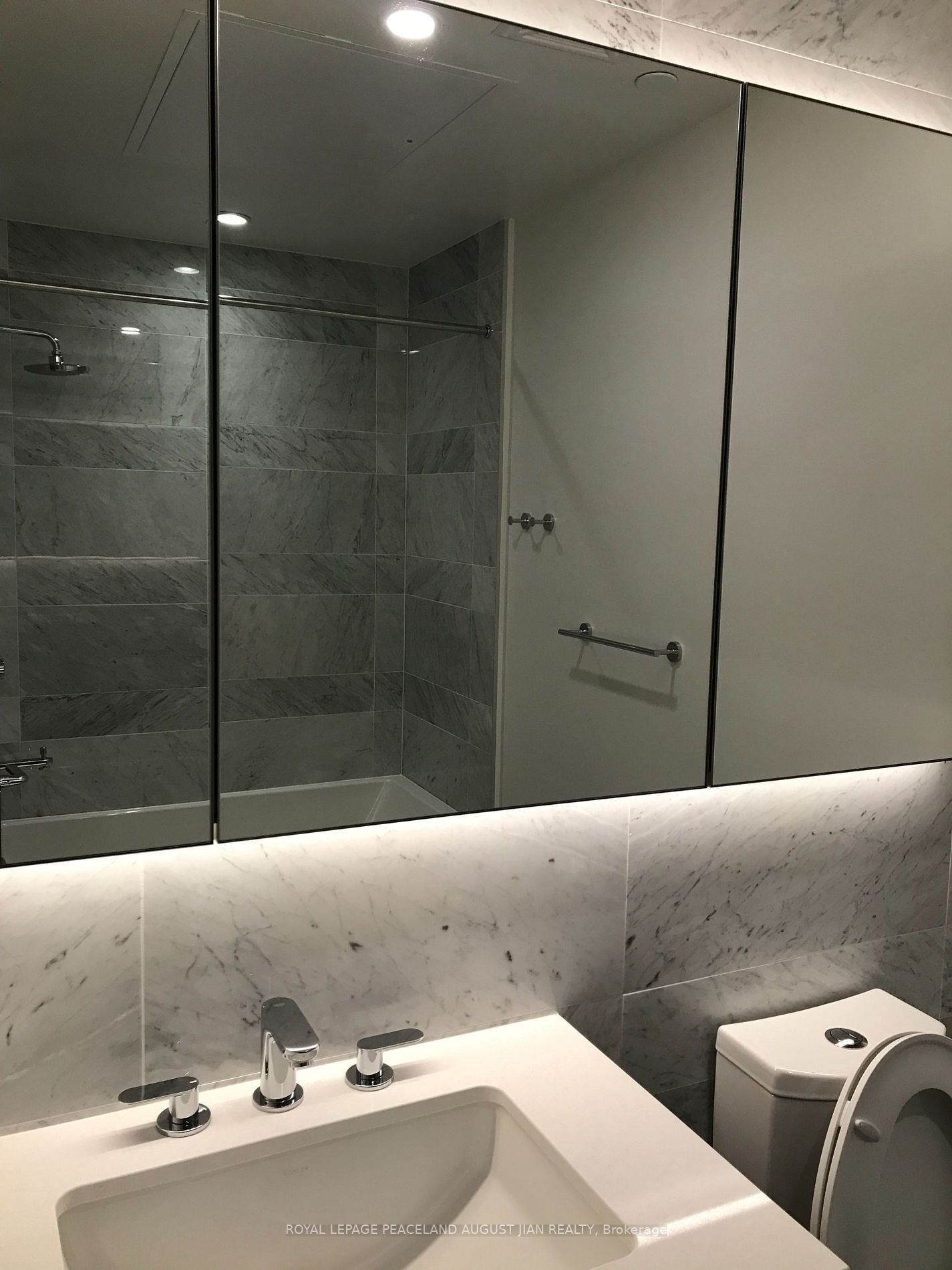 17 Bathurst St, #3712