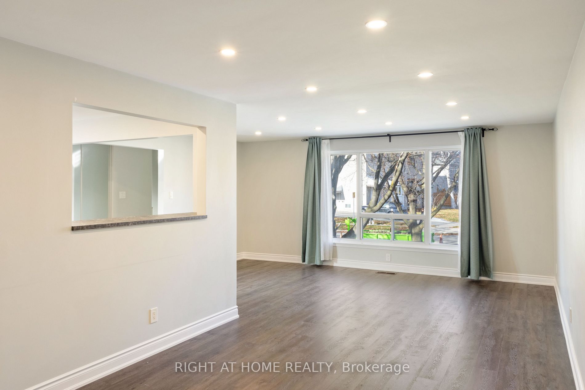 65 Regatta Cres, #Main