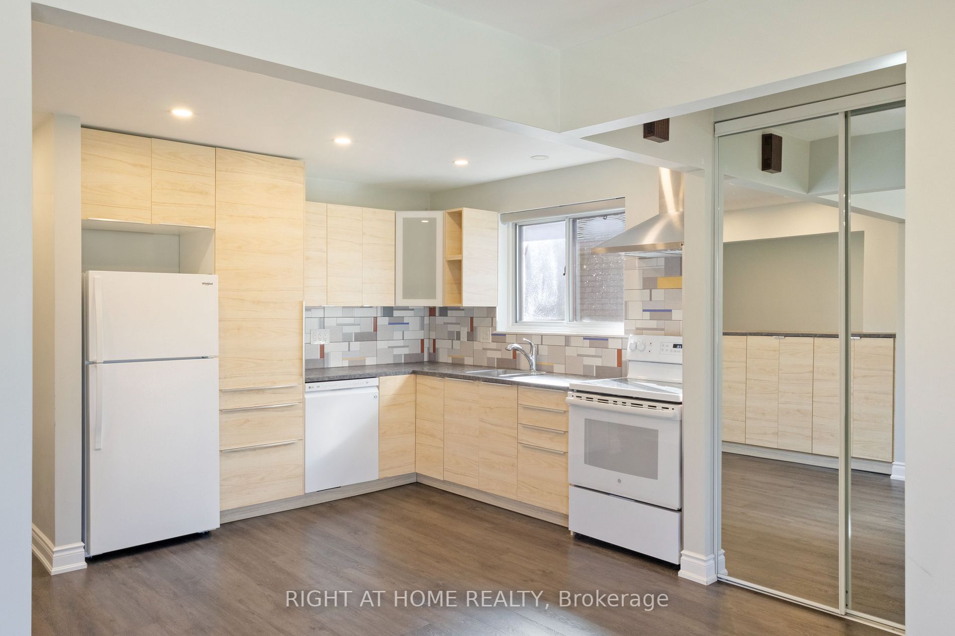 65 Regatta Cres, #Main