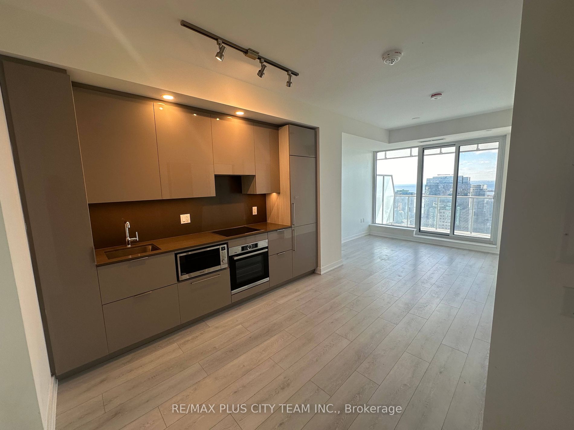 28 Freeland St, #4003