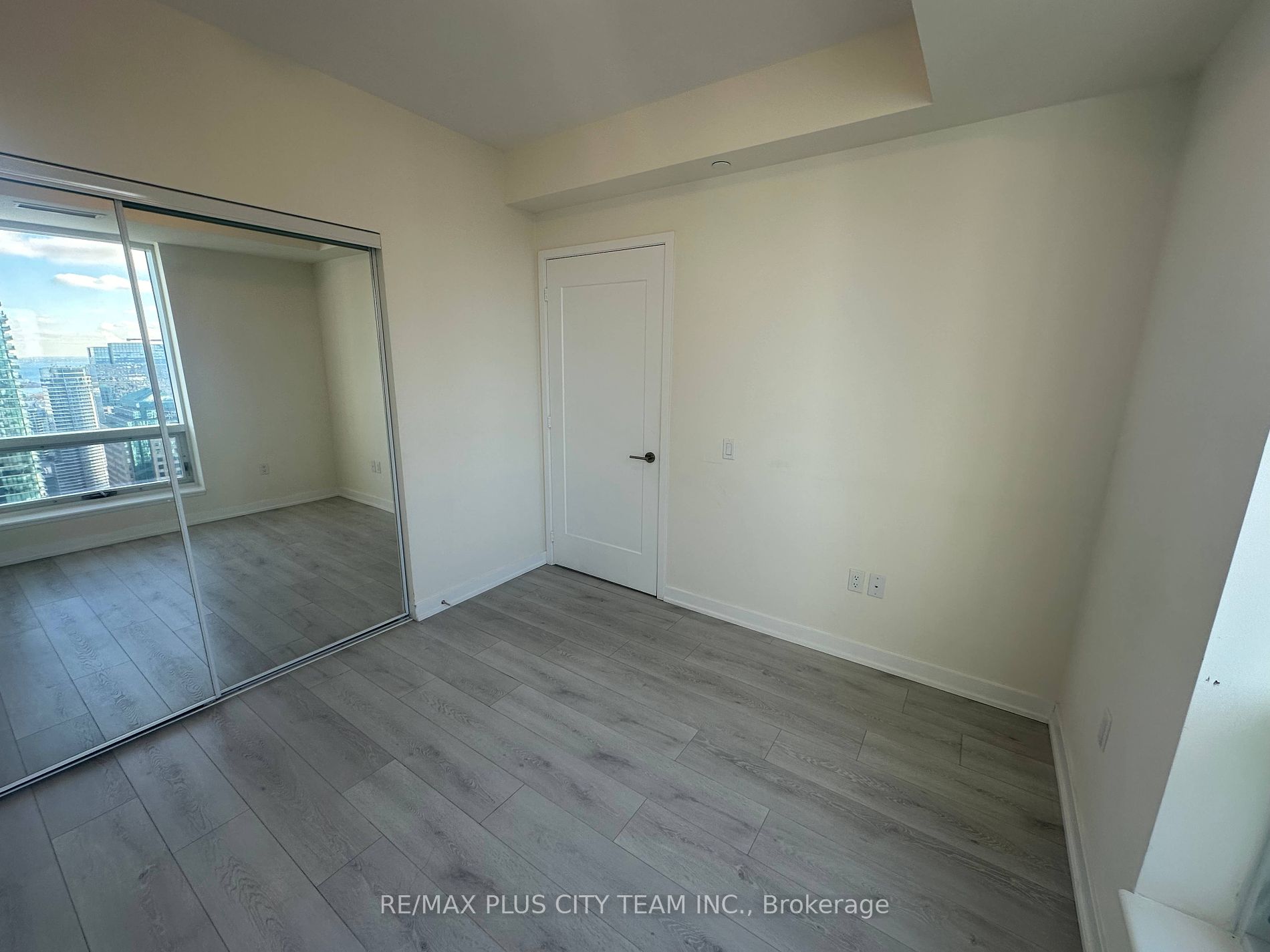 28 Freeland St, #4003