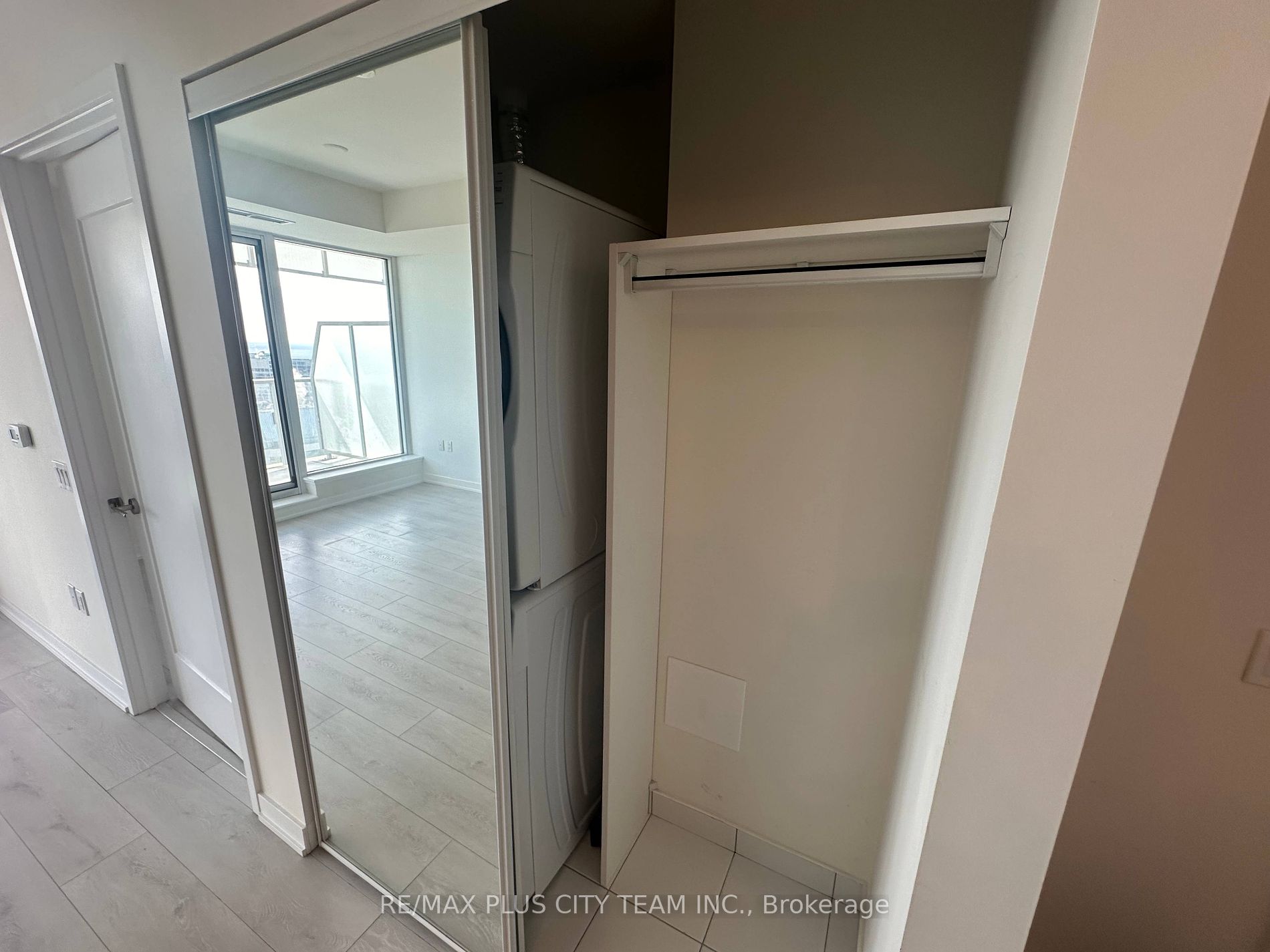 28 Freeland St, #4003