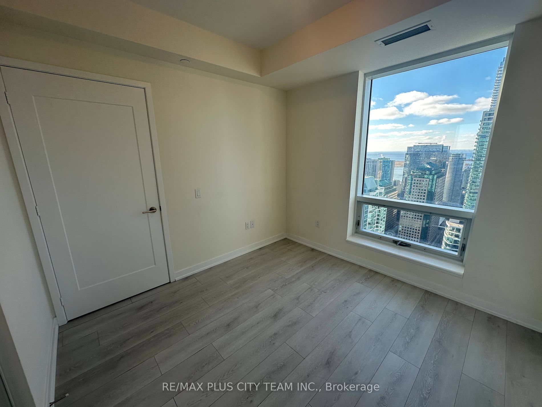 28 Freeland St, #4003