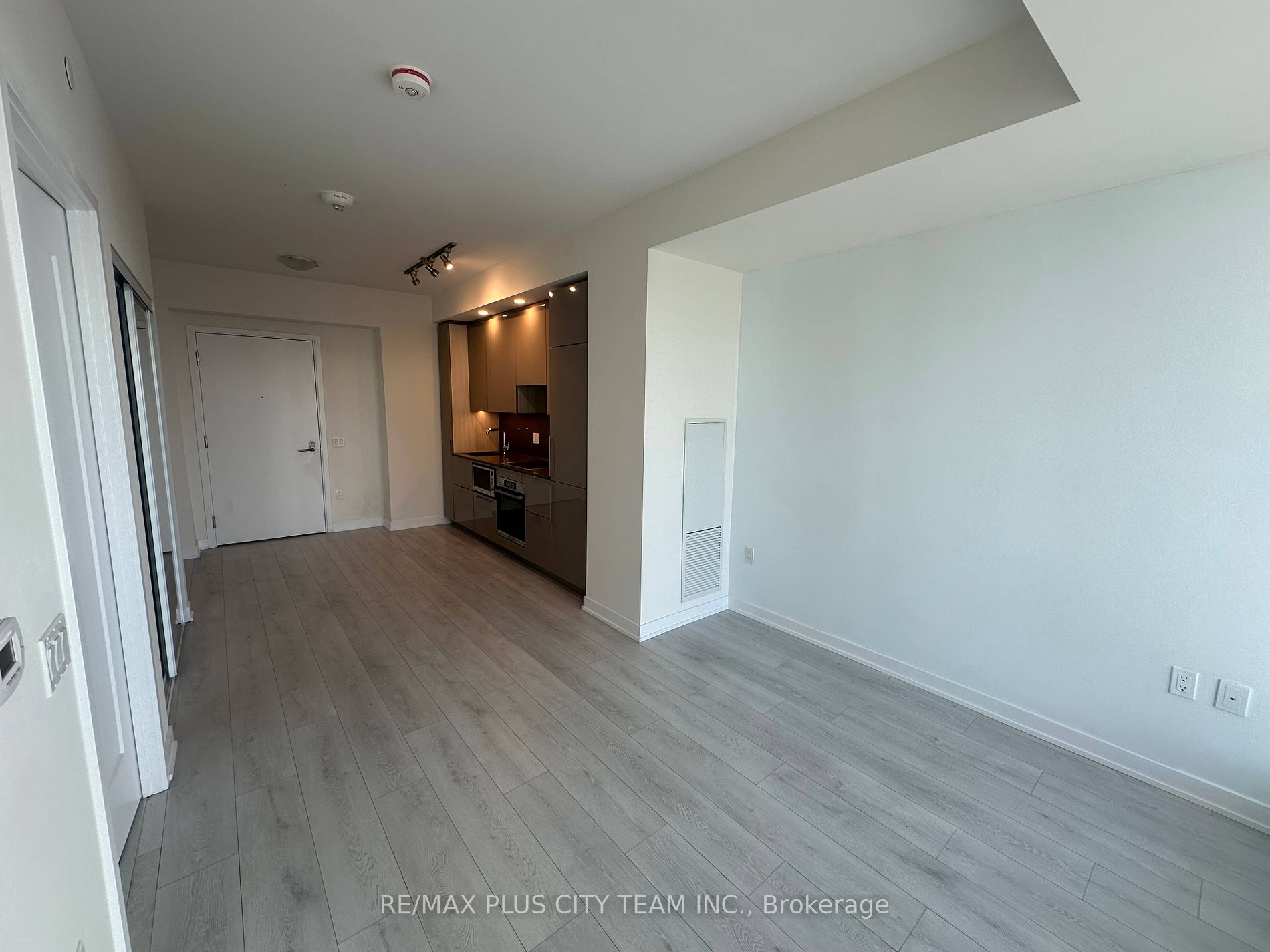 28 Freeland St, #4003