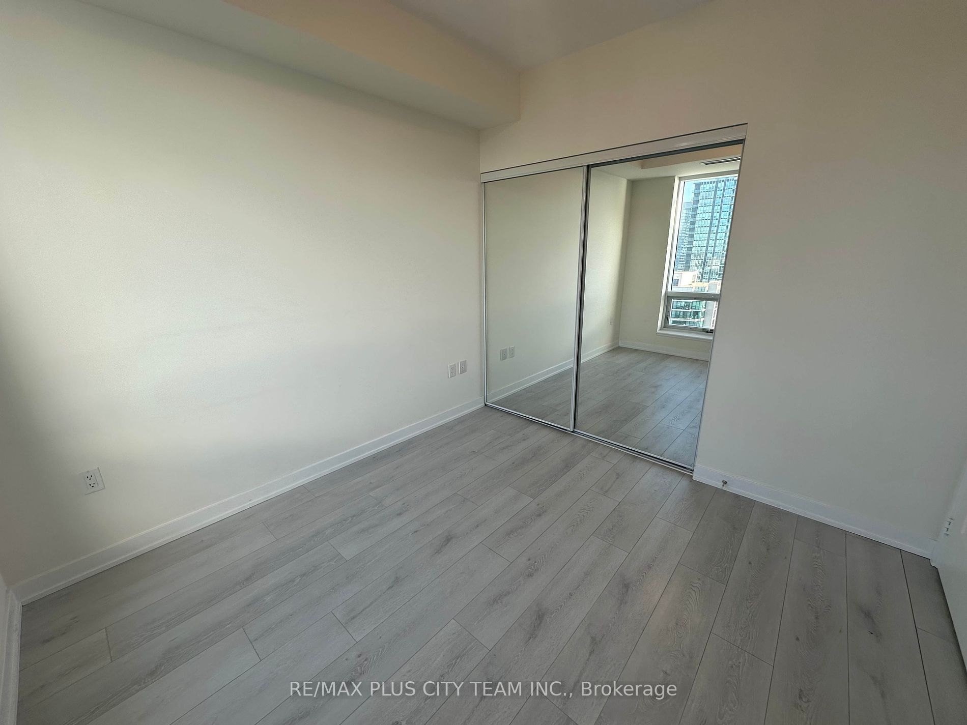 28 Freeland St, #4003