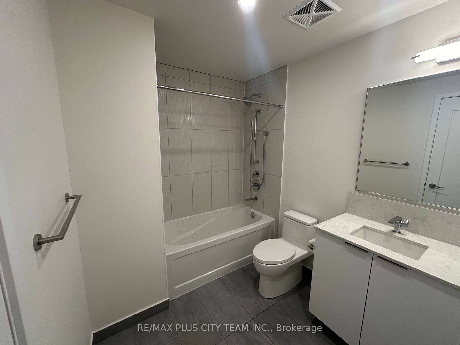 28 Freeland St, #4003