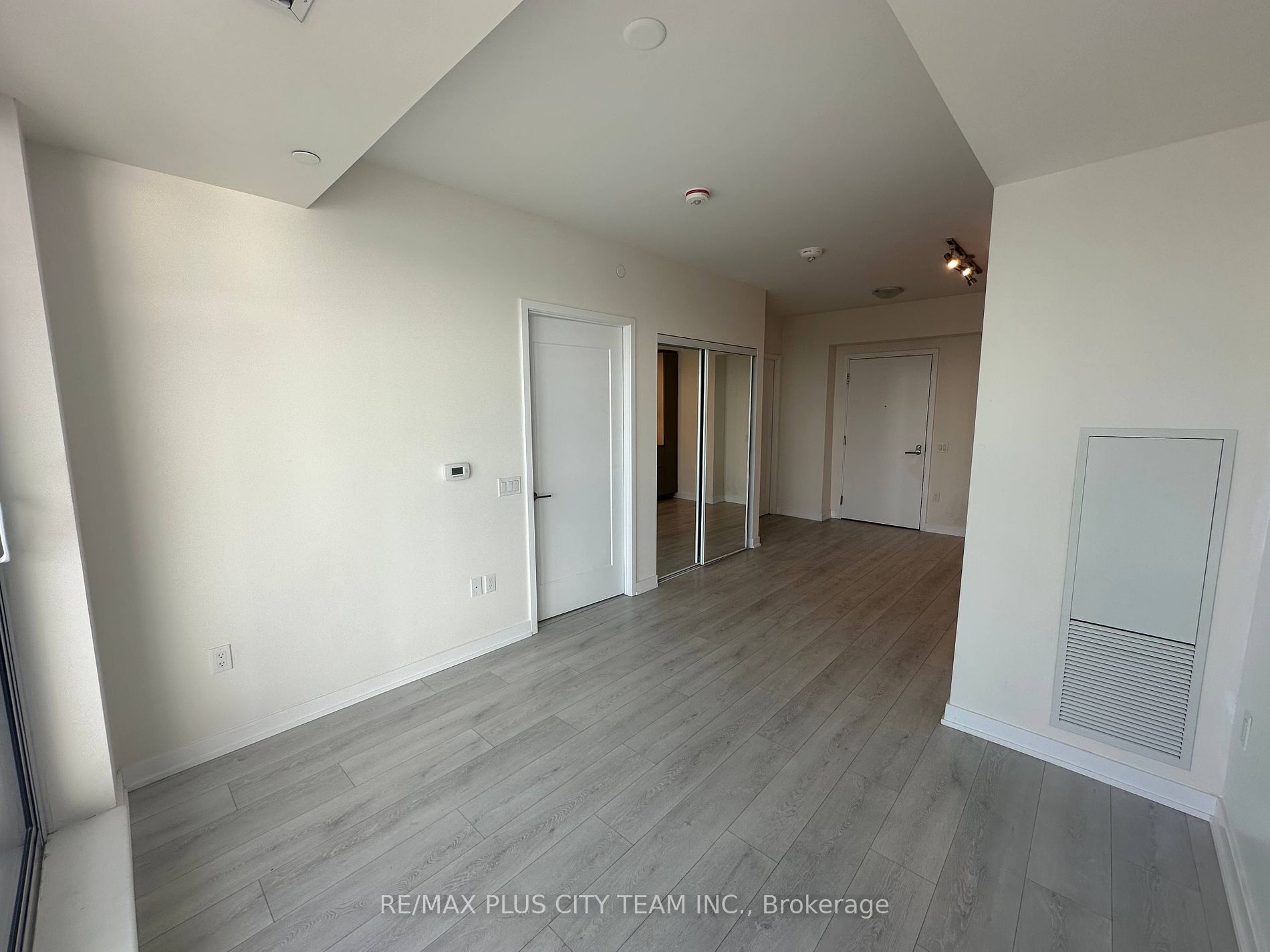 28 Freeland St, #4003