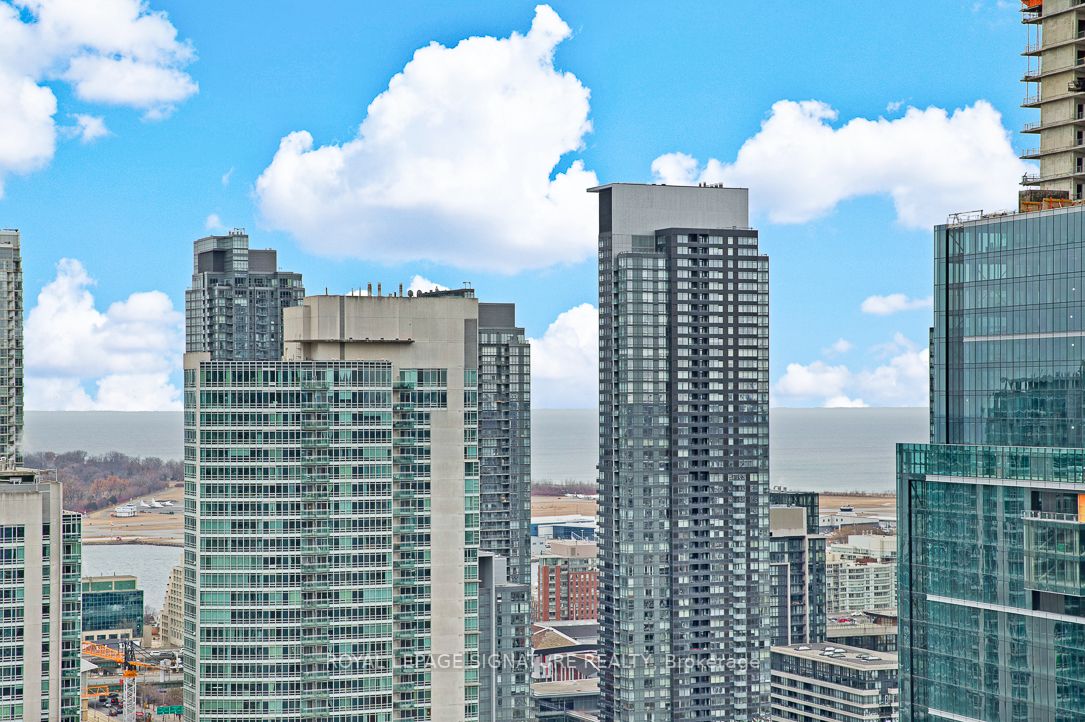 375 King St W, #3210