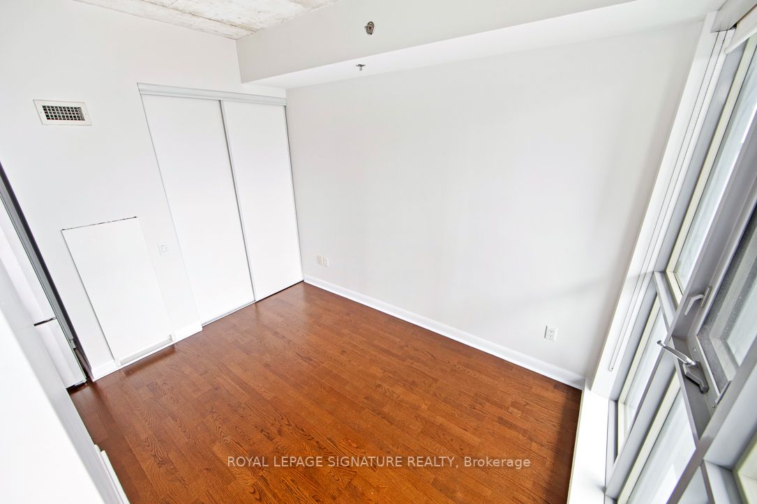 375 King St W, #3210