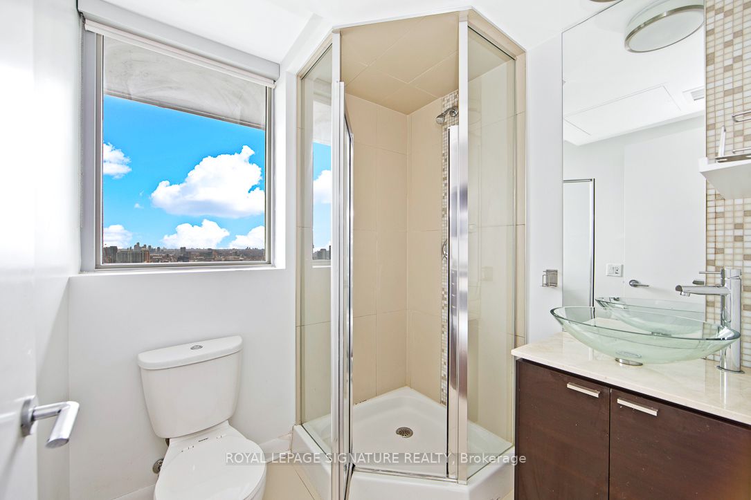 375 King St W, #3210