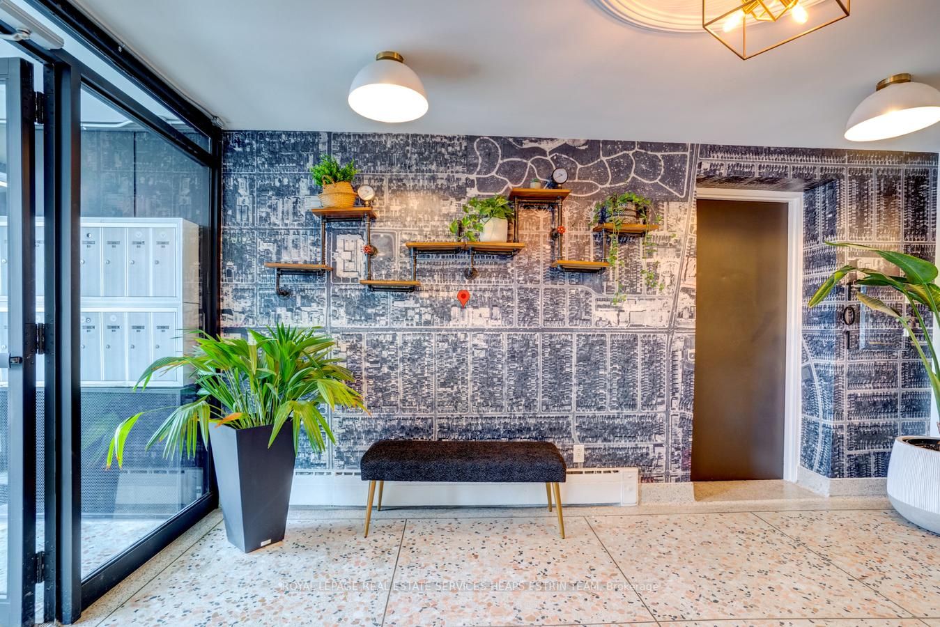 420 Eglinton Ave E, #208