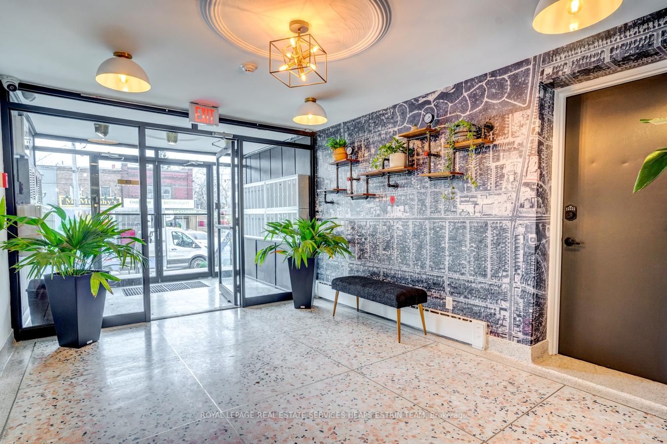 420 Eglinton Ave E, #208