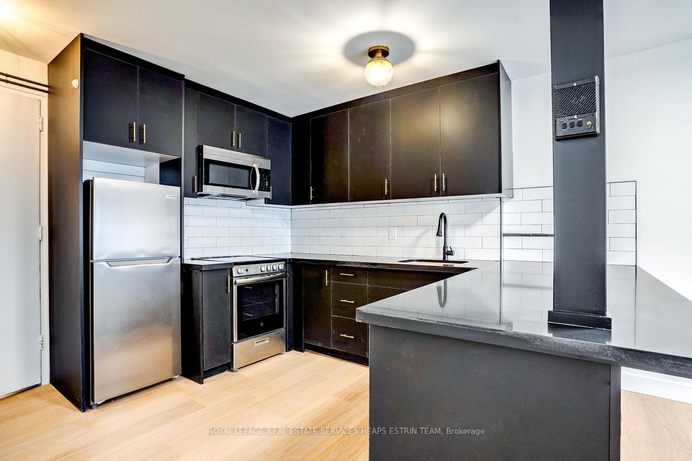 420 Eglinton Ave E, #208