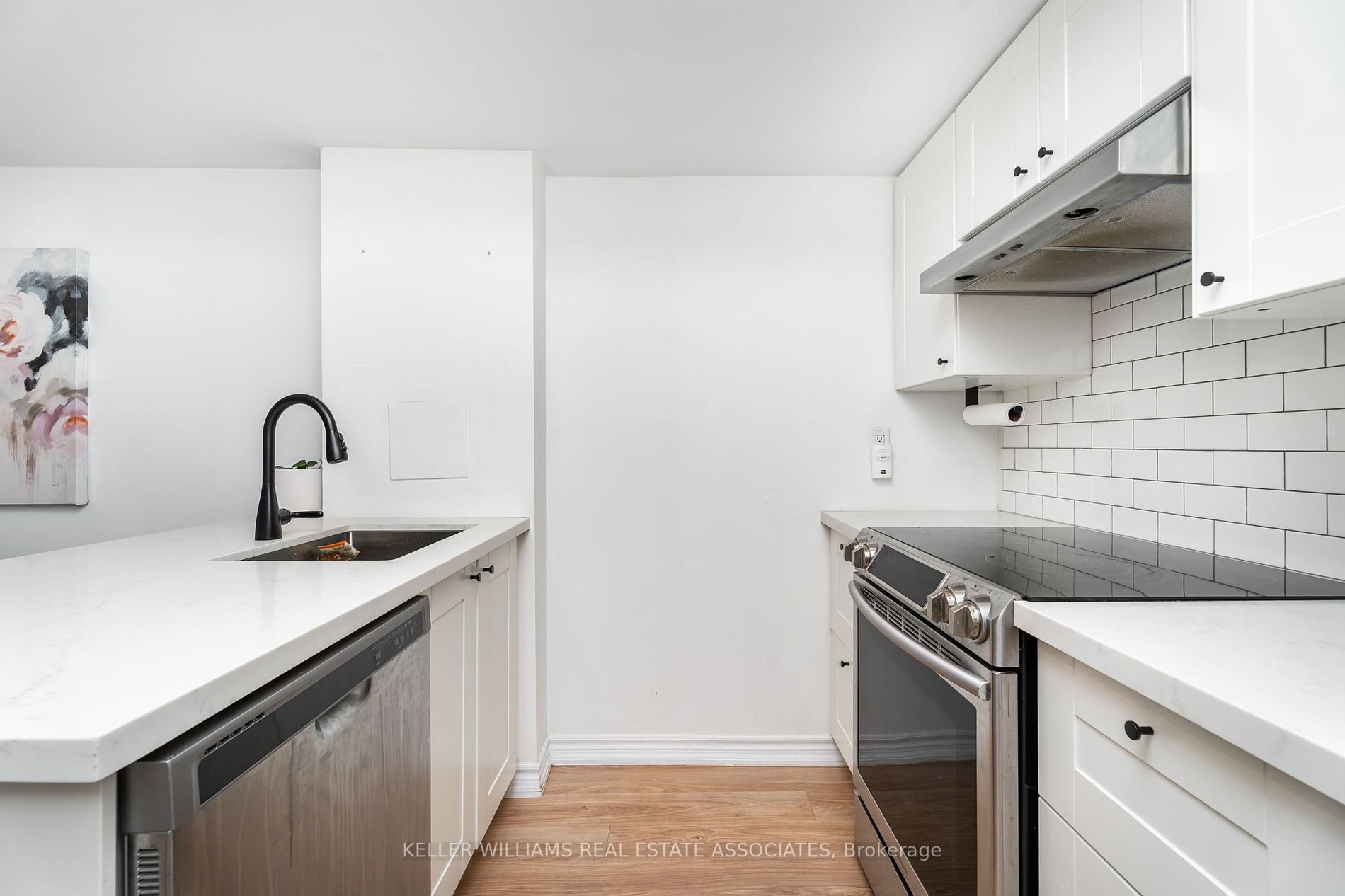 11 Niagara St W, #32