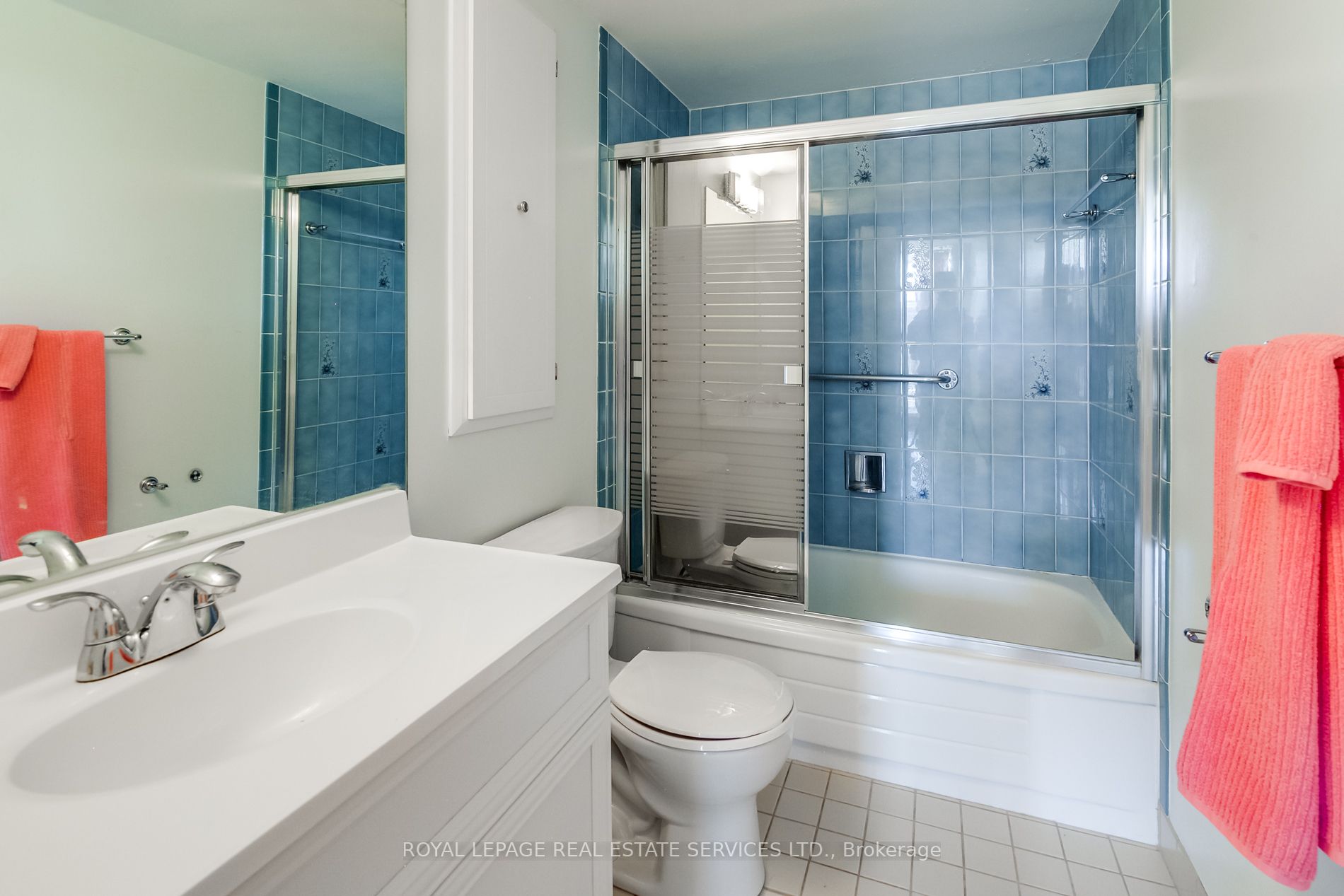 190 St George St, #905