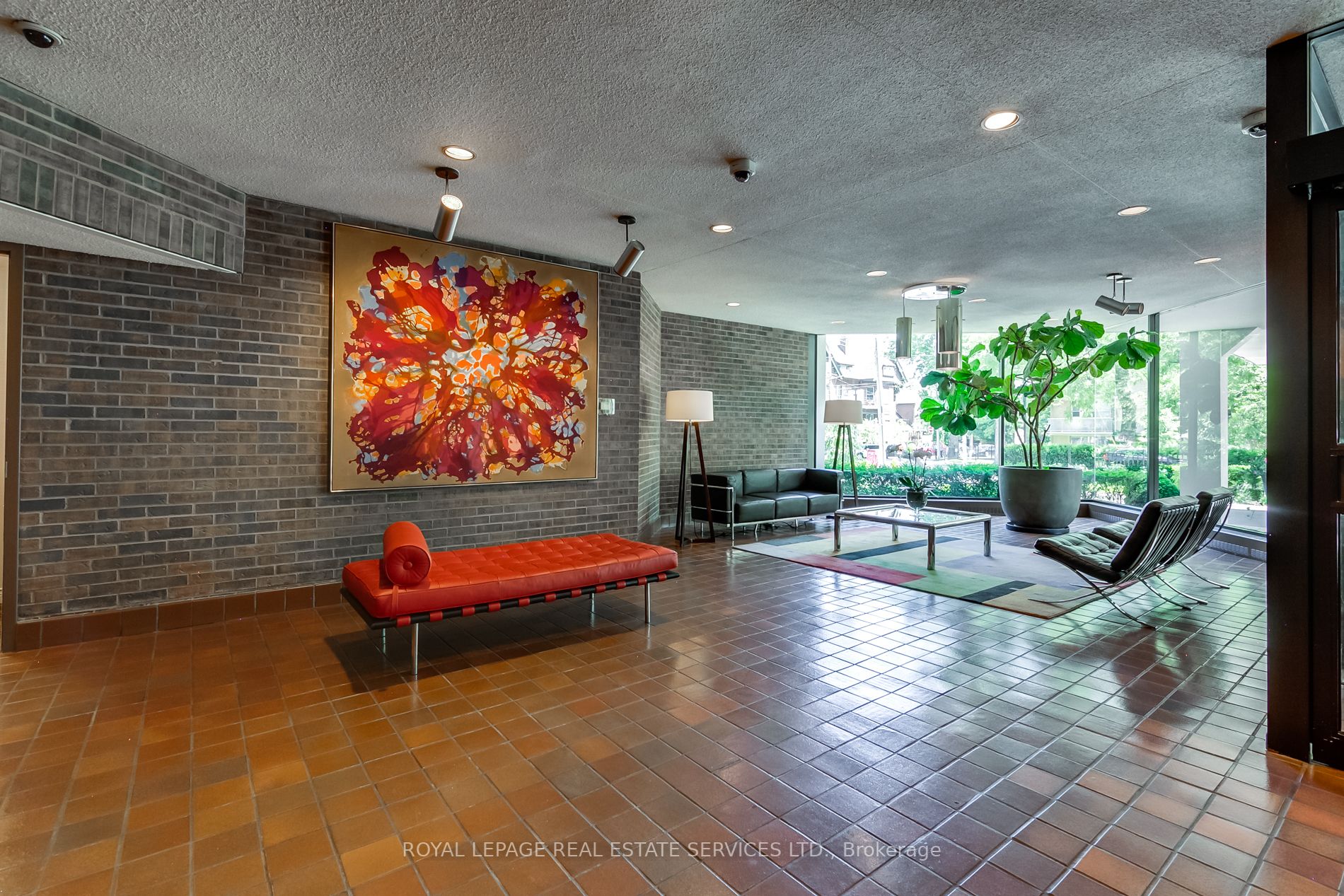 190 St George St, #905