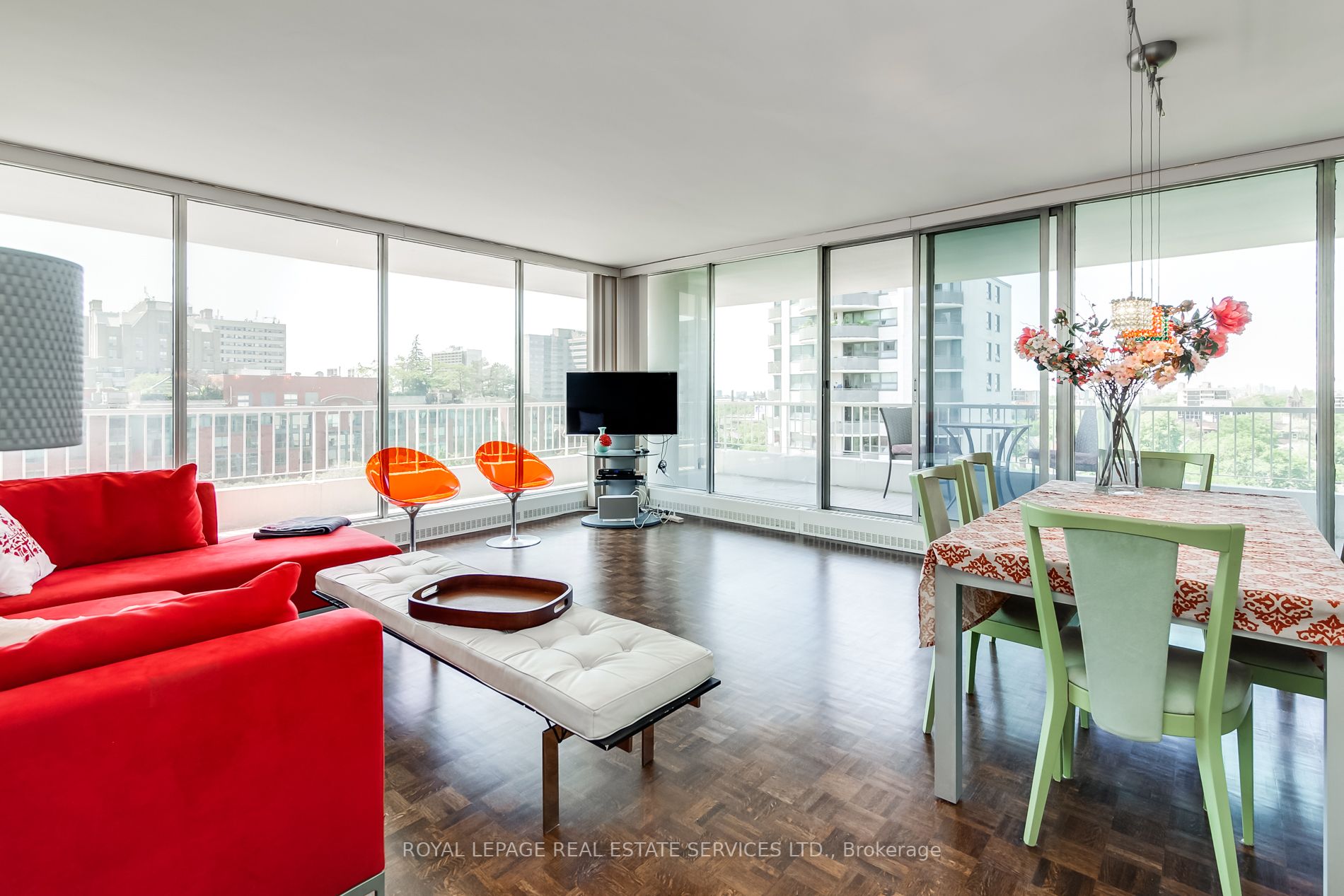 190 St George St, #905