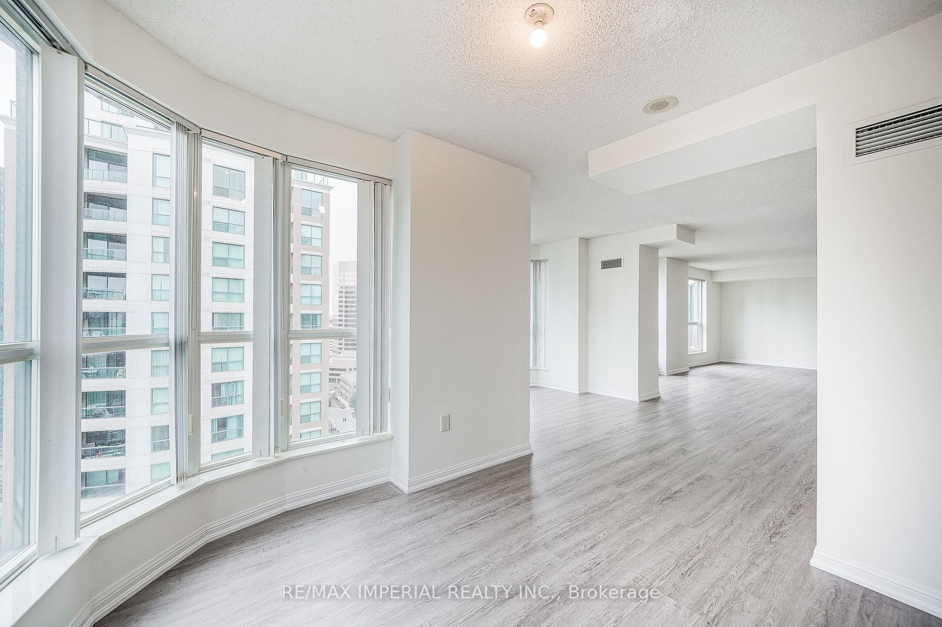 23 Lorraine Dr, #2112