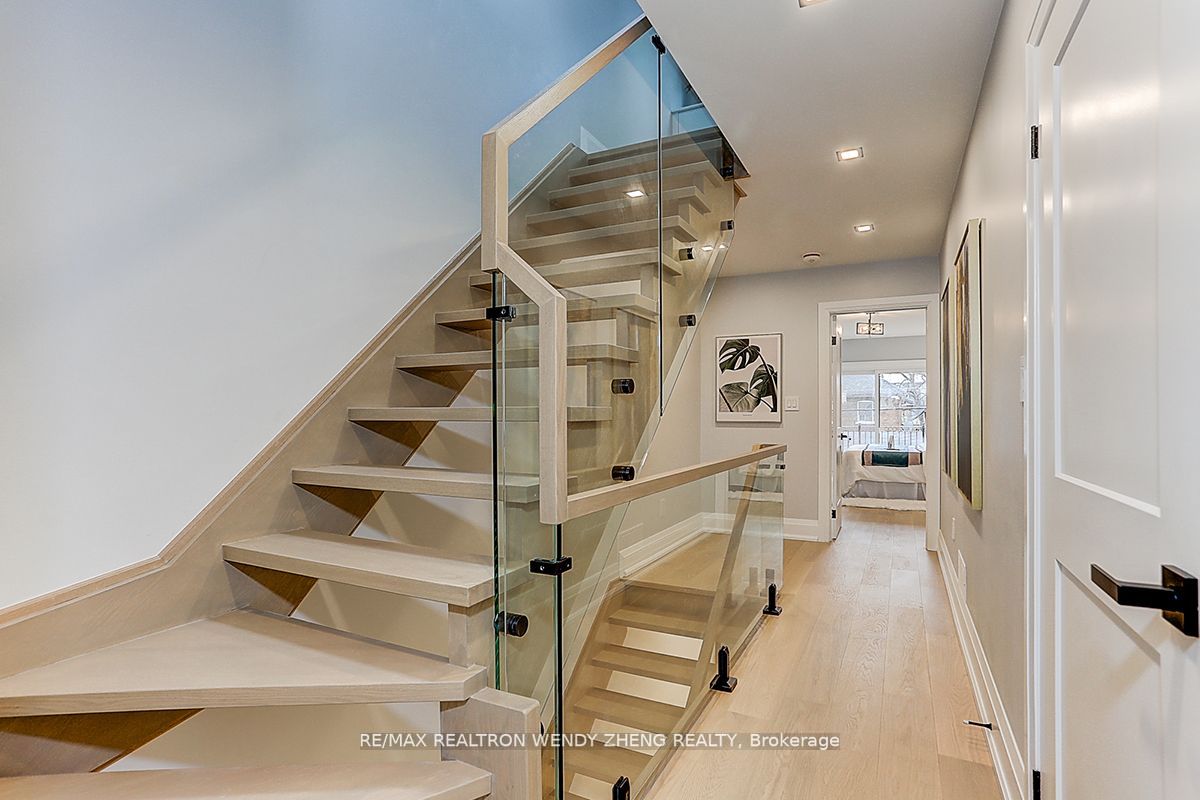 54 Montrose Ave