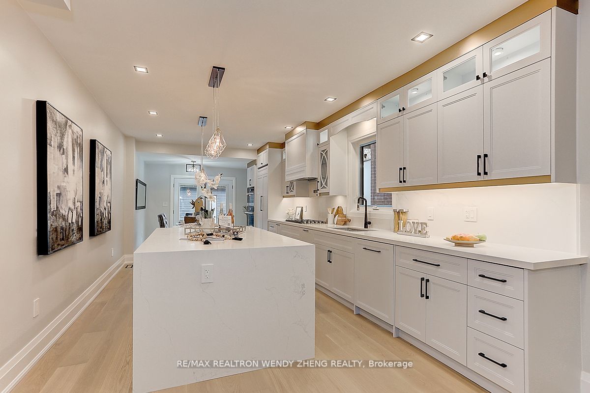 54 Montrose Ave
