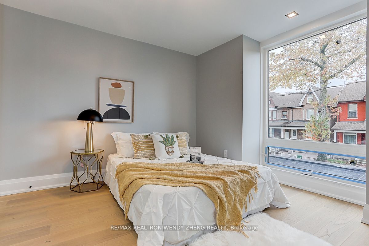 54 Montrose Ave