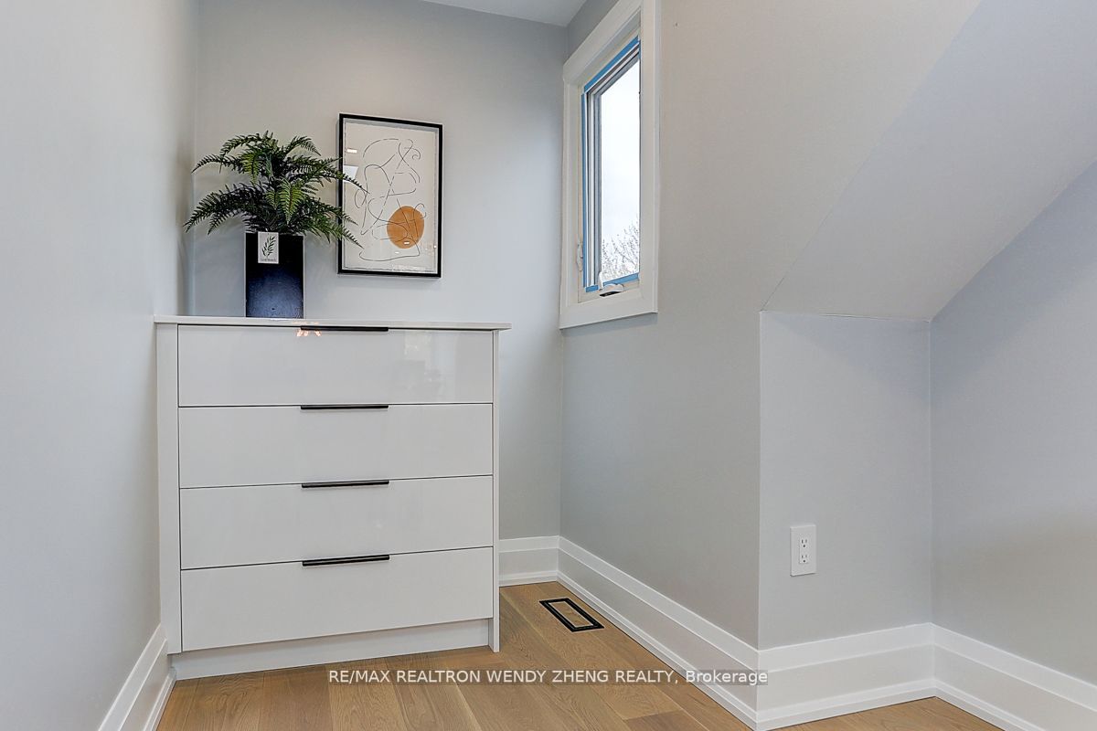 54 Montrose Ave