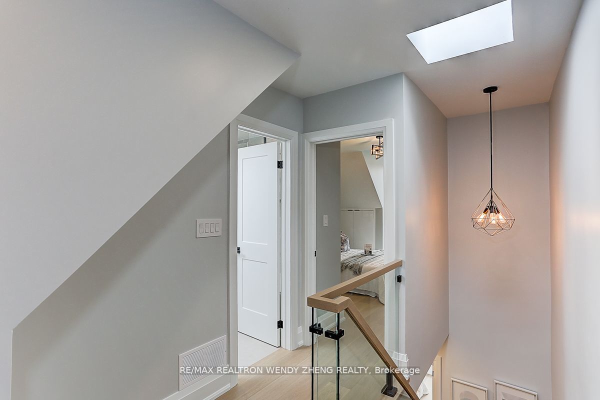54 Montrose Ave