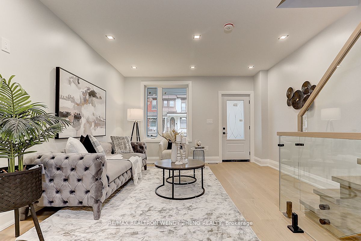 54 Montrose Ave
