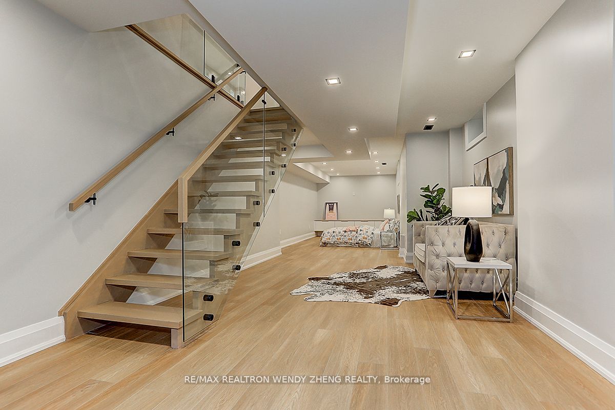 54 Montrose Ave