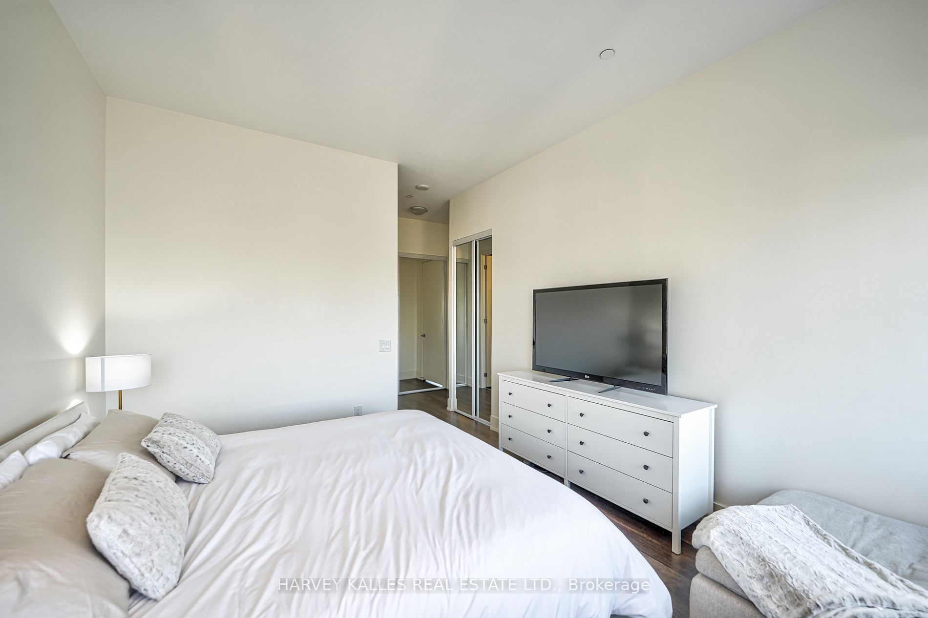 111 St Clair Ave W, #1521