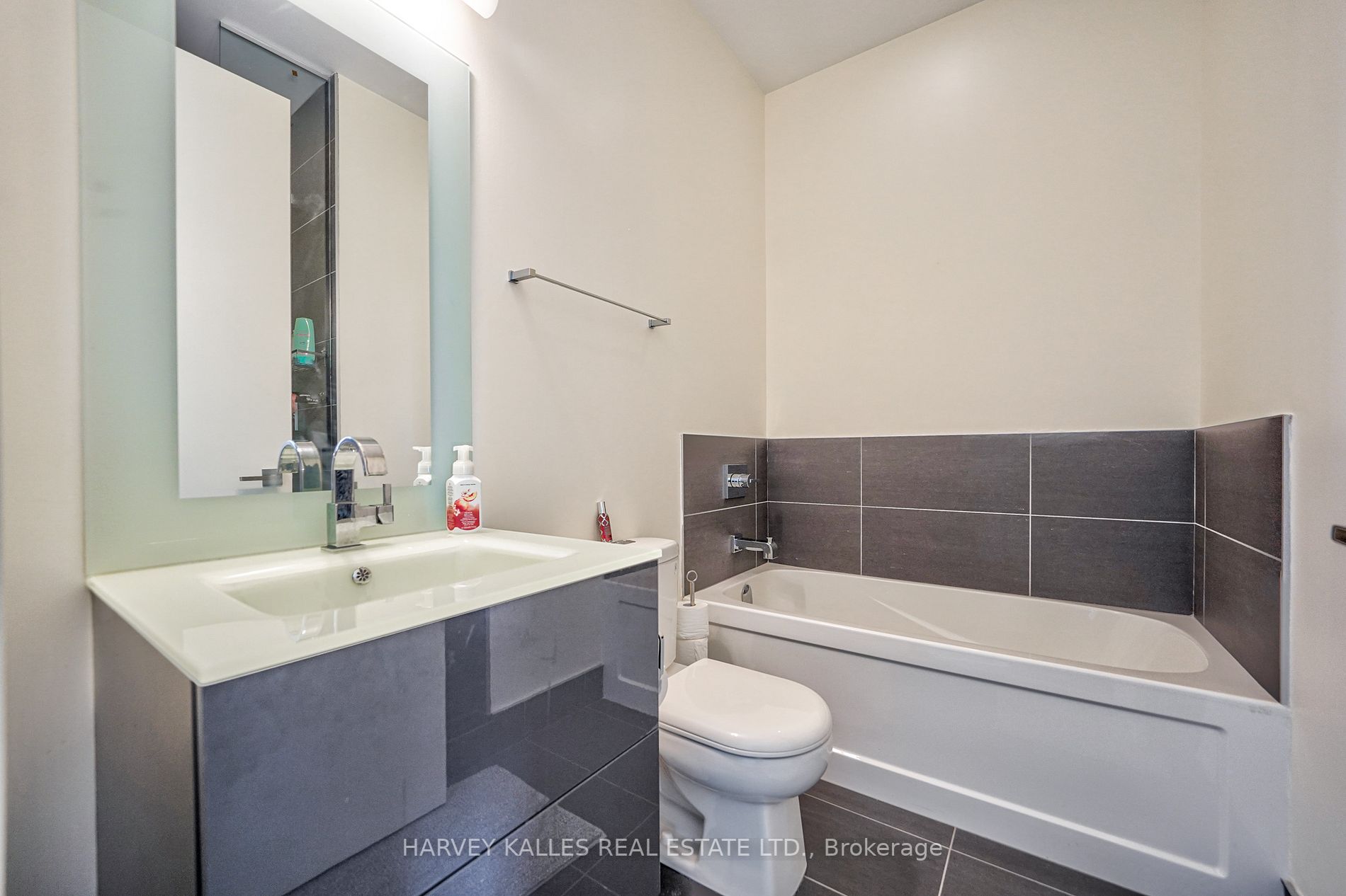 111 St Clair Ave W, #1521