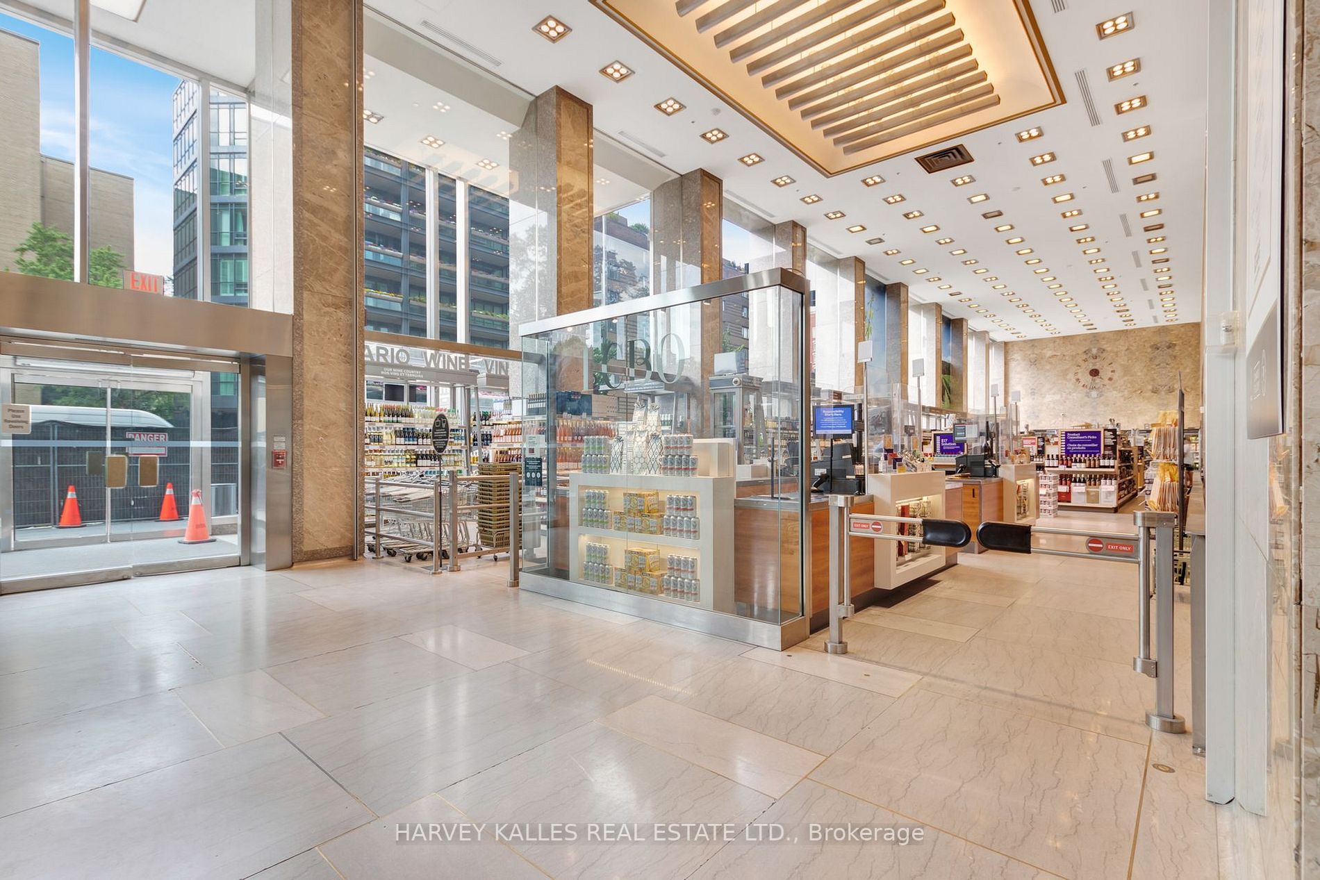 111 St Clair Ave W, #1521