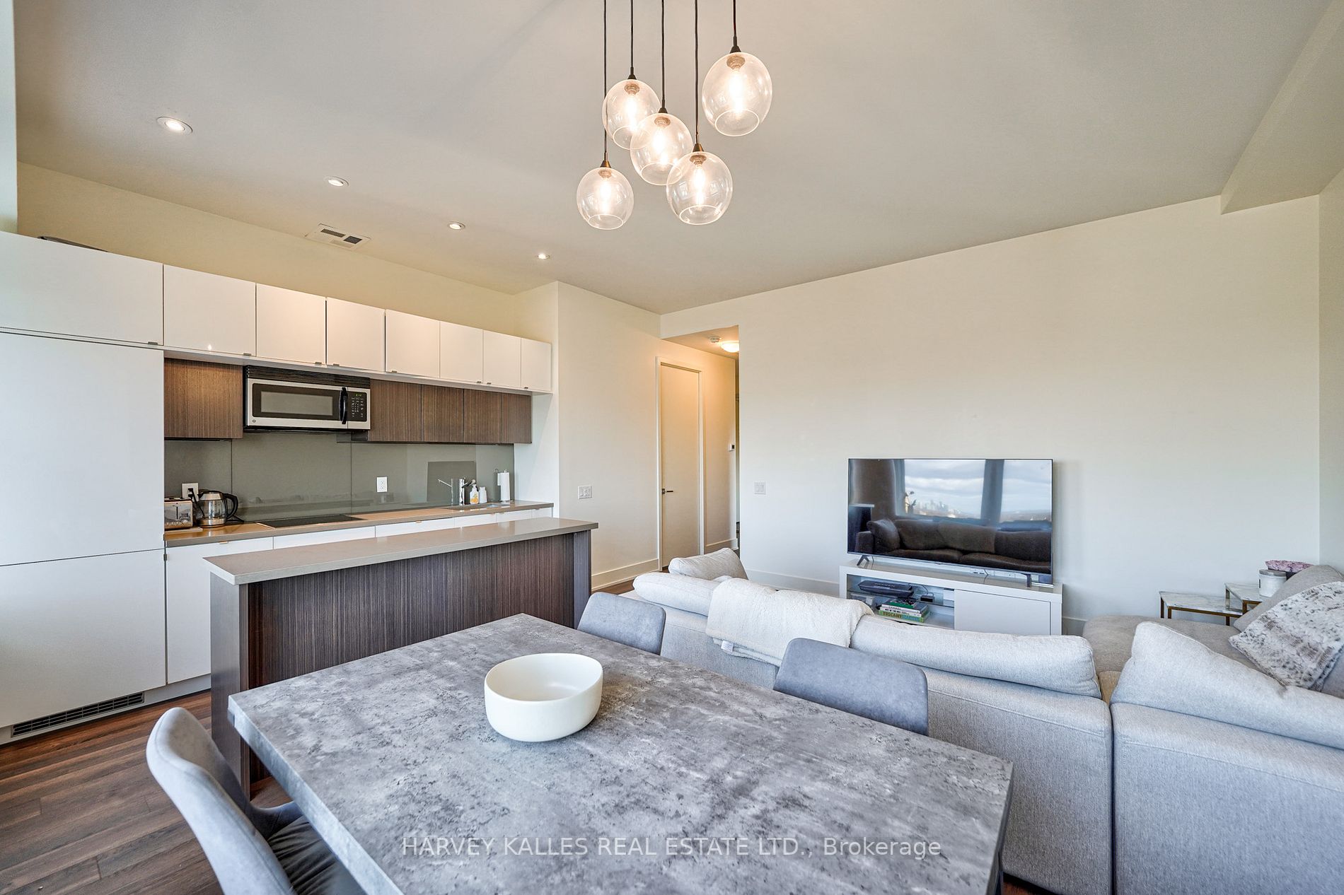 111 St Clair Ave W, #1521