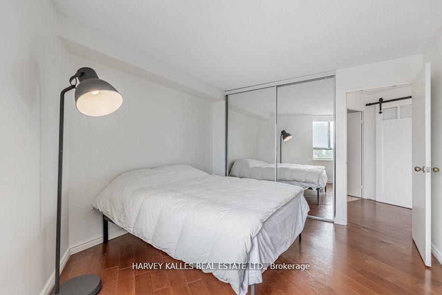 270 Queens Quay W, #502