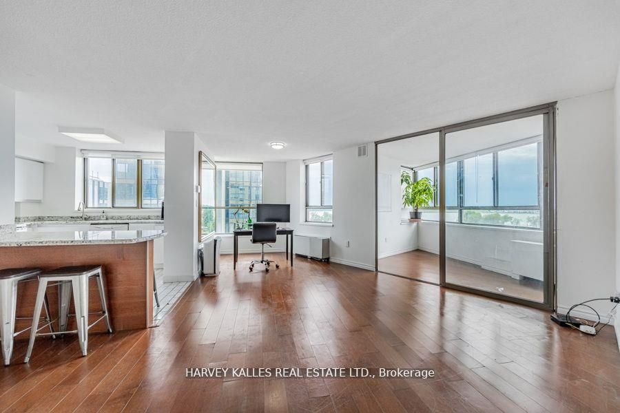 270 Queens Quay W, #502