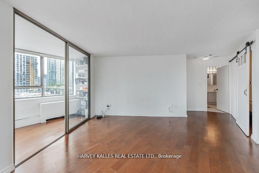 270 Queens Quay W, #502