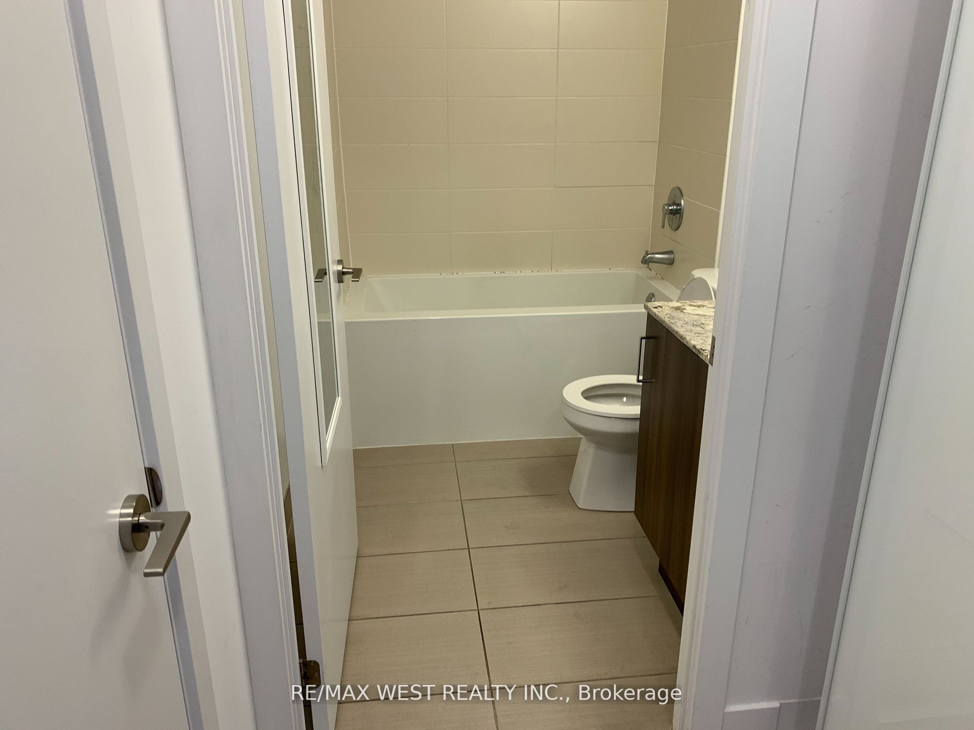1486 Bathurst St, #202