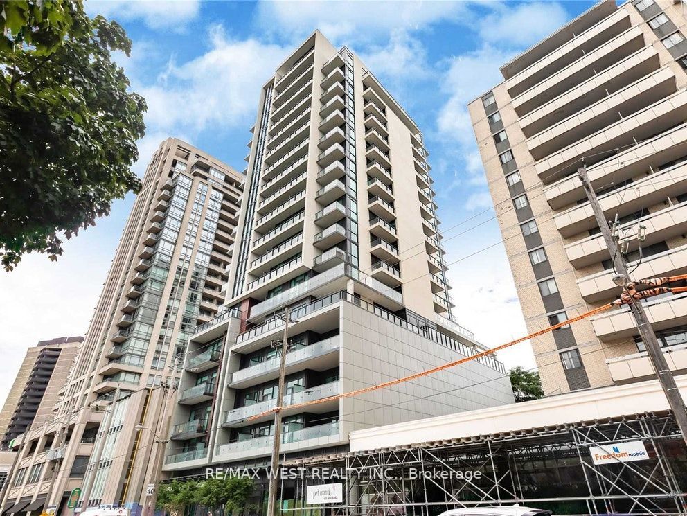 1486 Bathurst St, #202