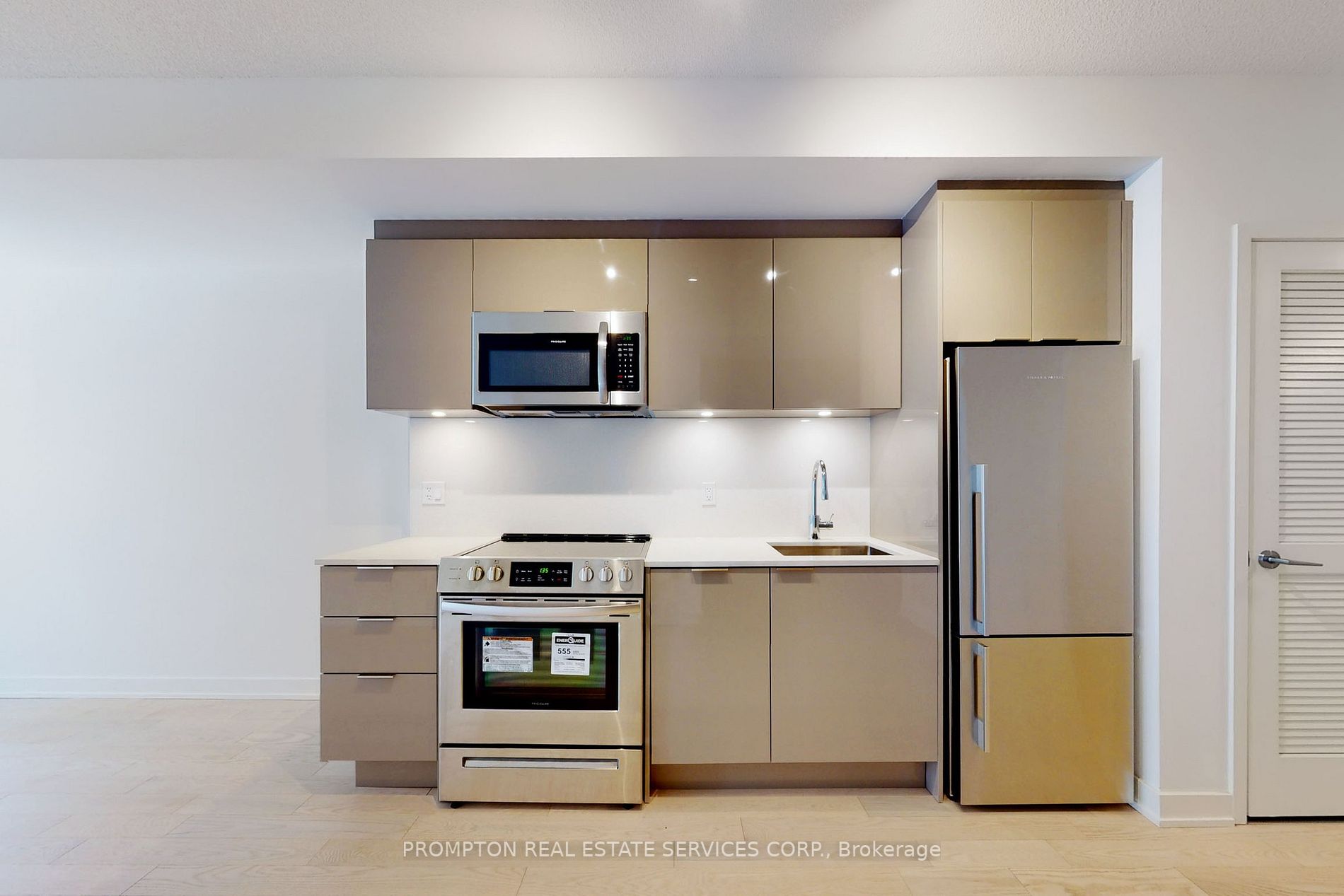 25 Richmond St E, #317