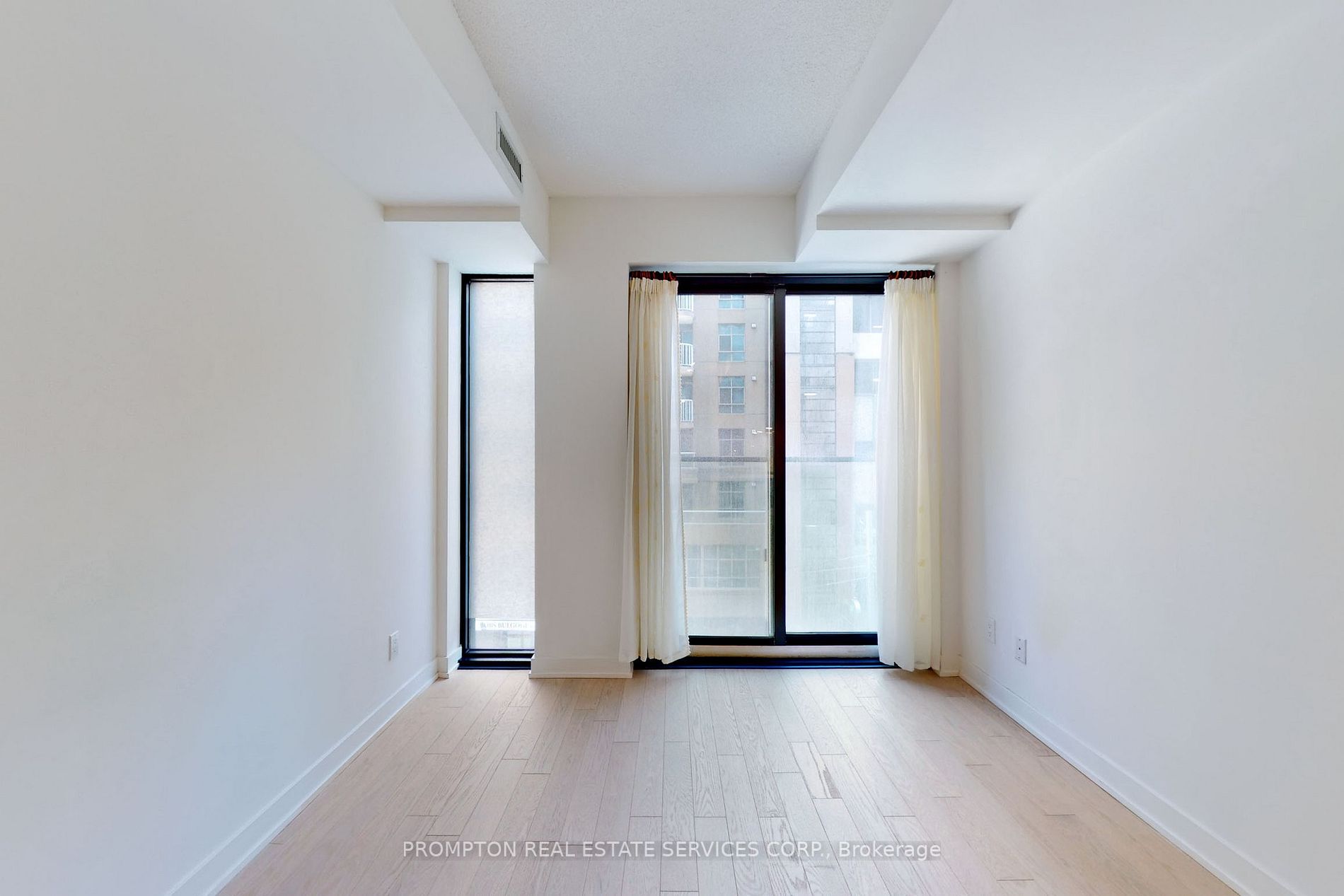 25 Richmond St E, #317