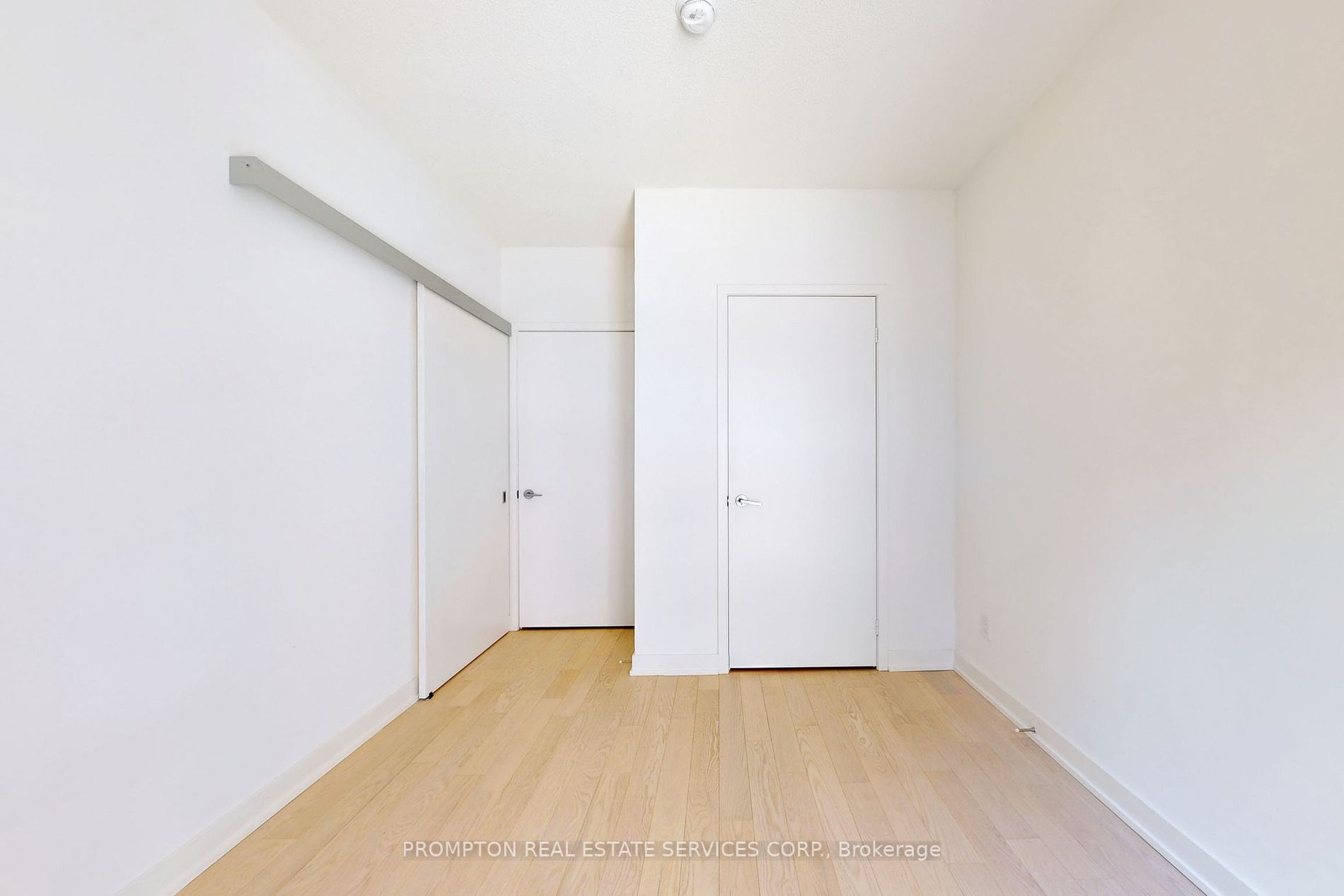 25 Richmond St E, #317