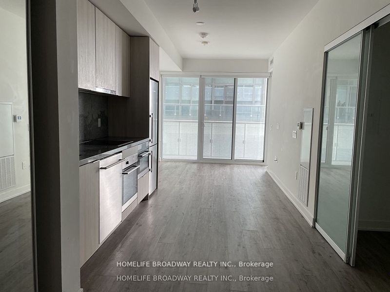 15 Queens Quay E, #210