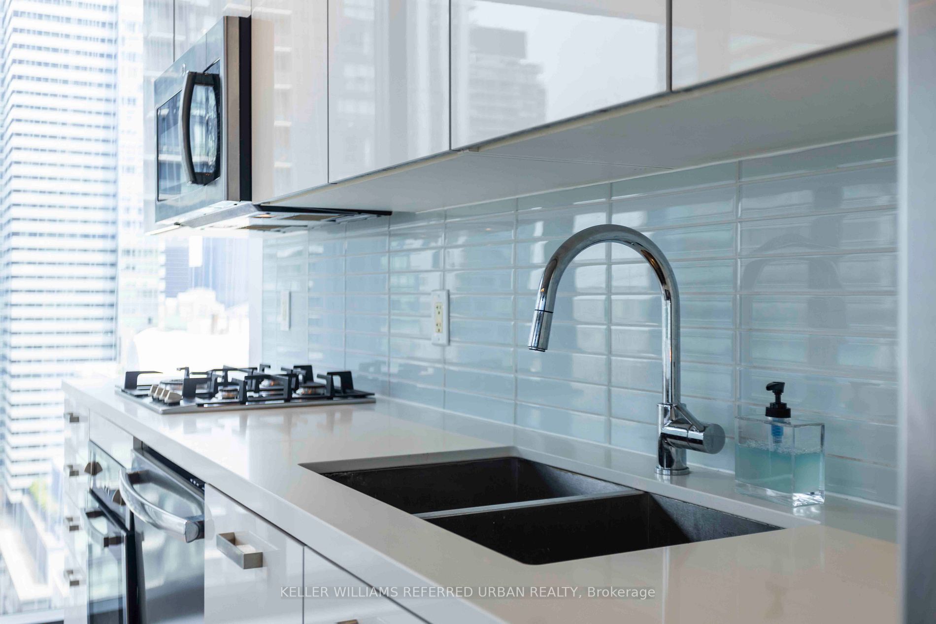 11 Charlotte St, #2406