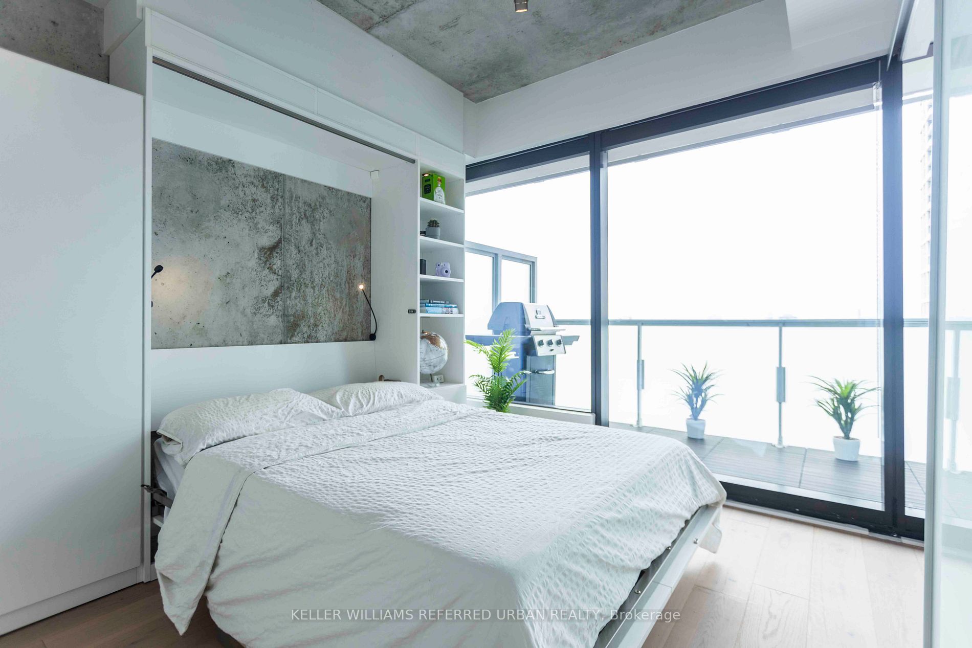 11 Charlotte St, #2406