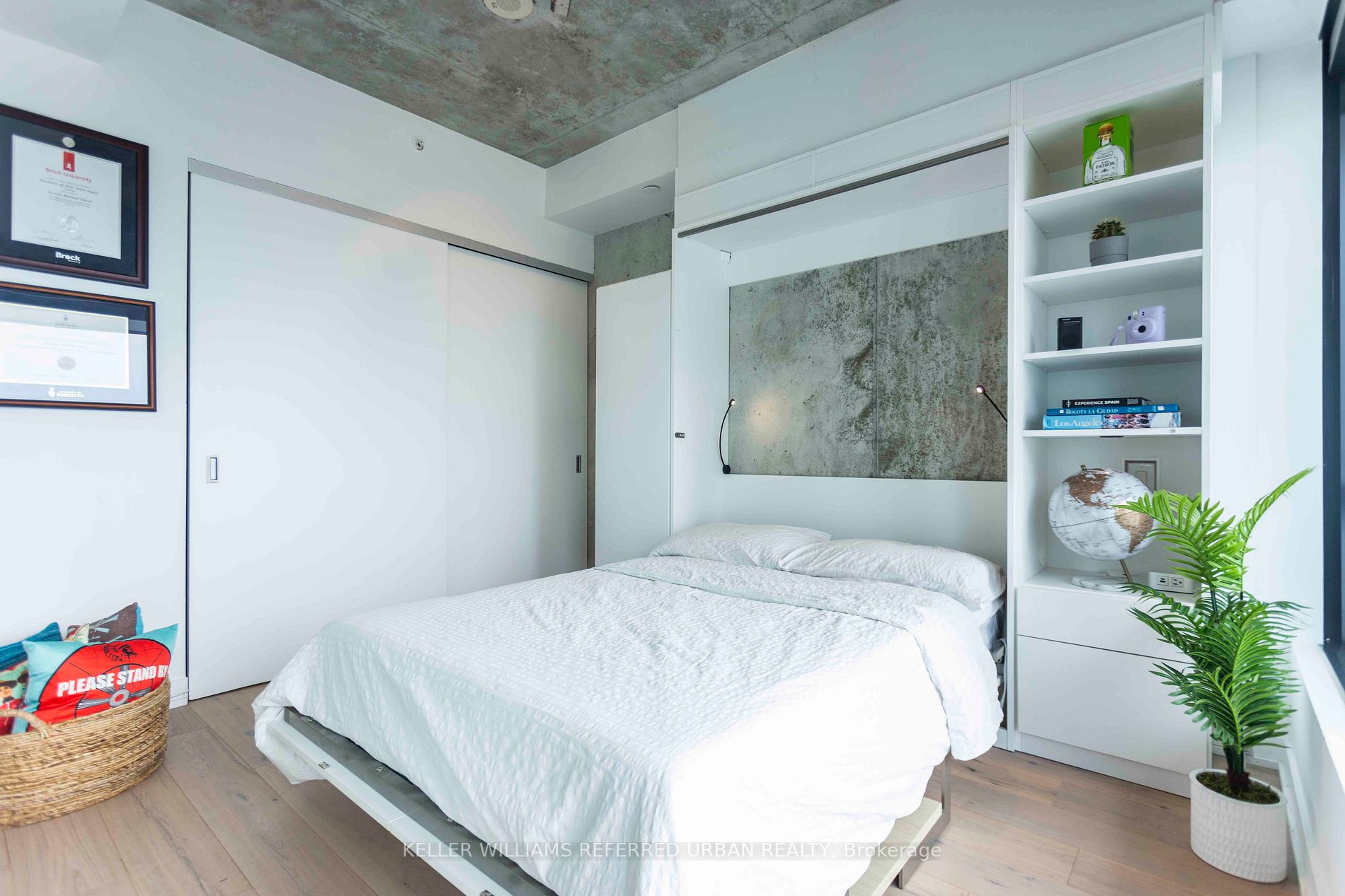11 Charlotte St, #2406