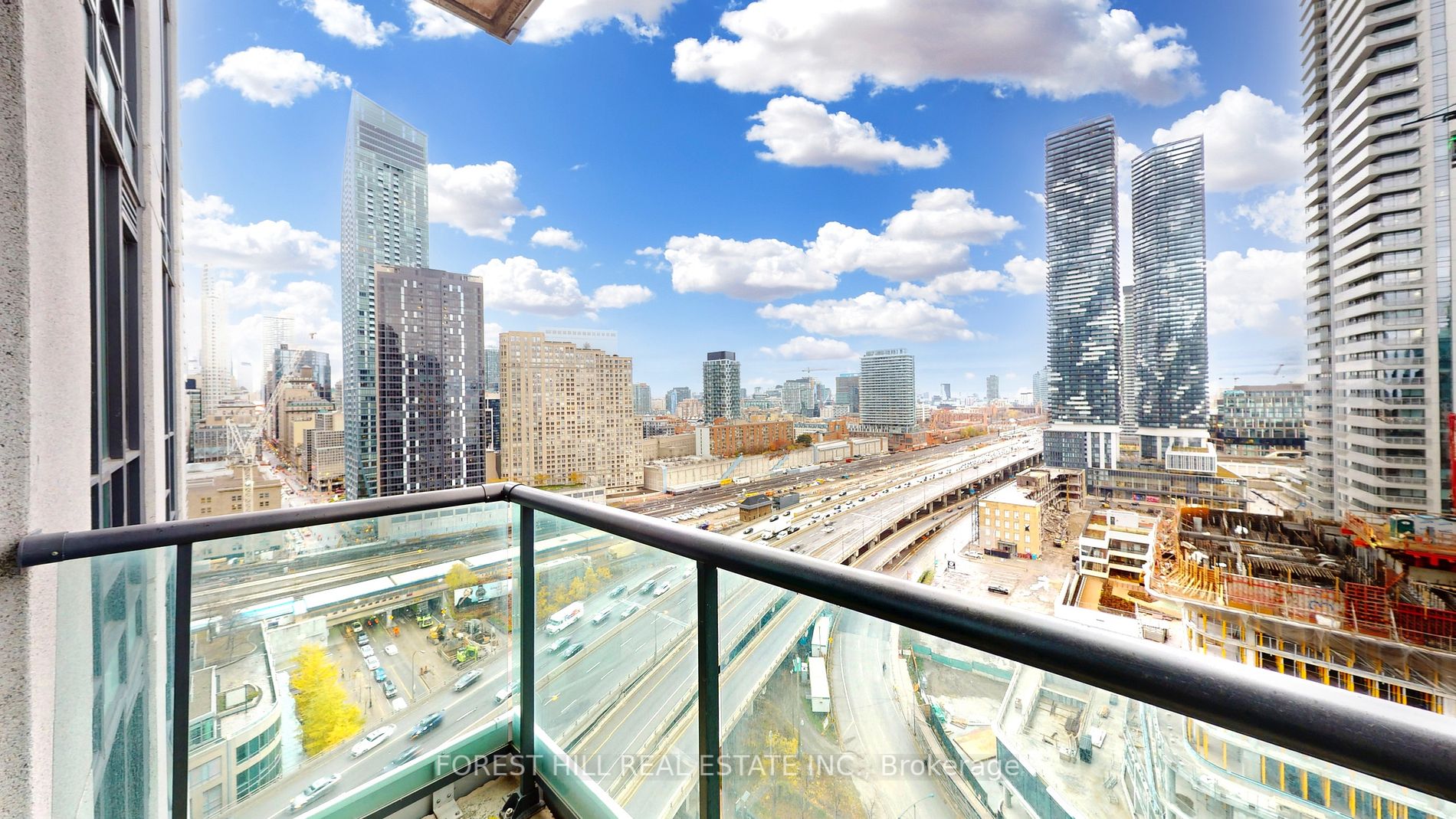 16 Yonge St, #2207
