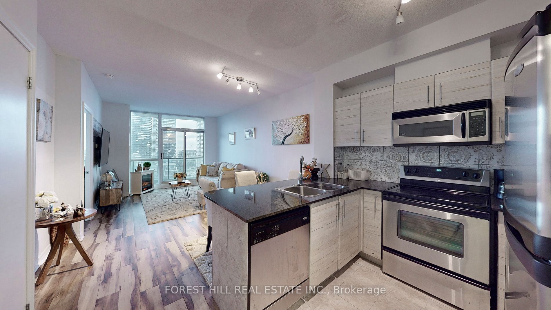 16 Yonge St, #2207