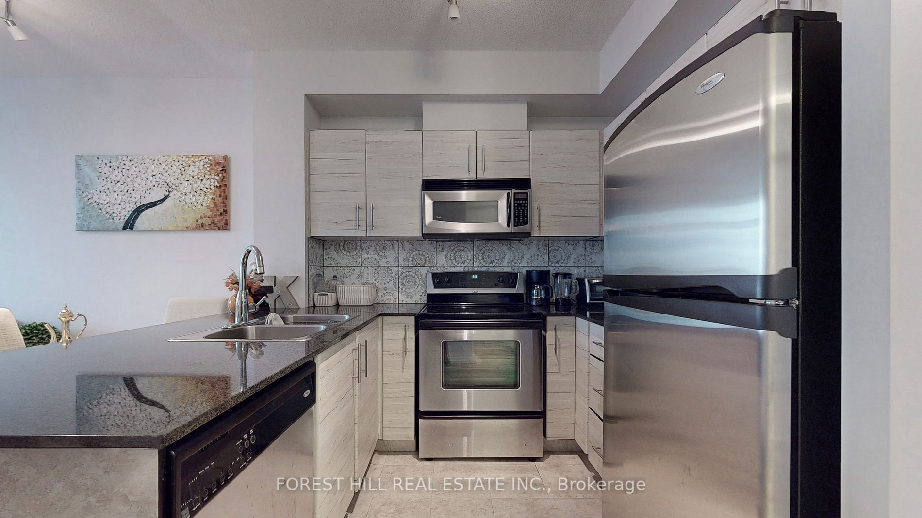 16 Yonge St, #2207