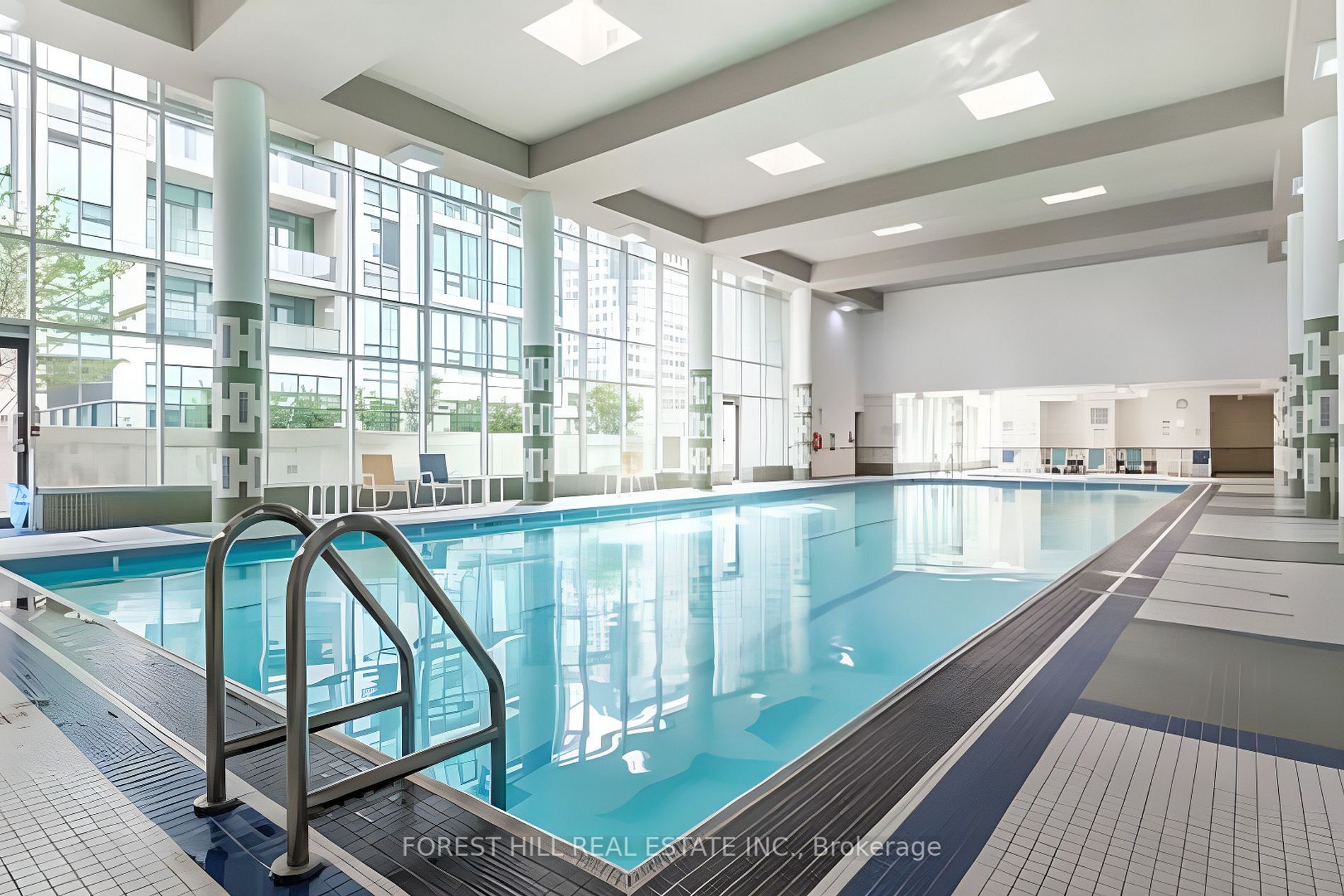 16 Yonge St, #2207