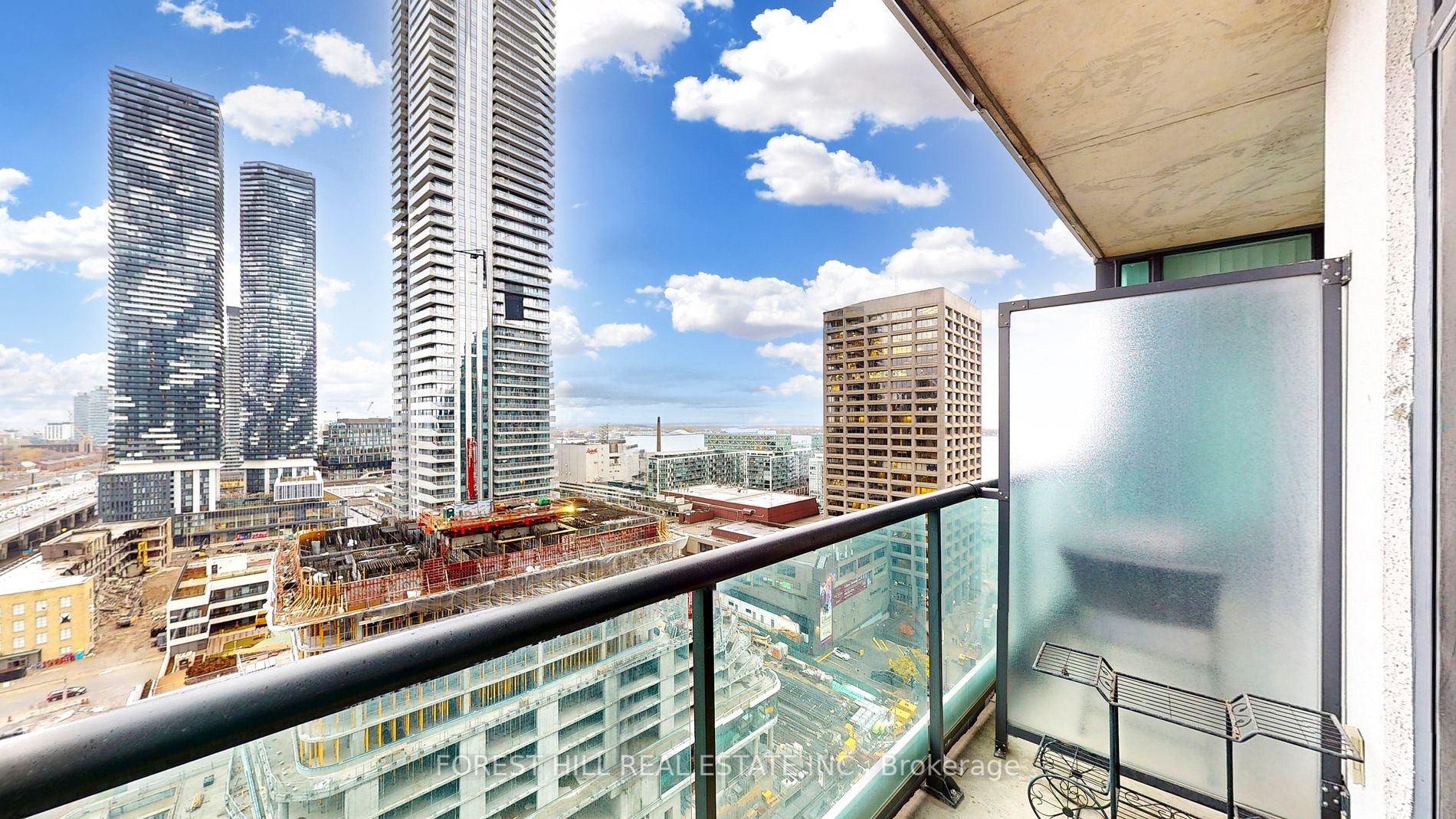 16 Yonge St, #2207